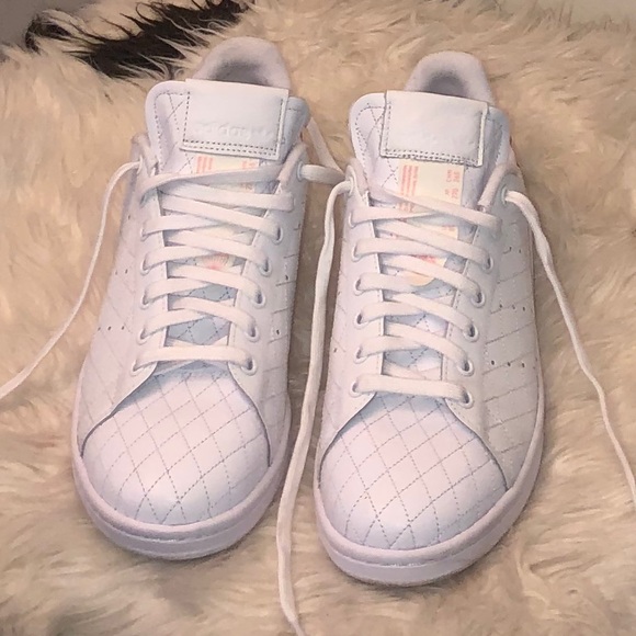 Athletic shoes - Picture 2 of 2